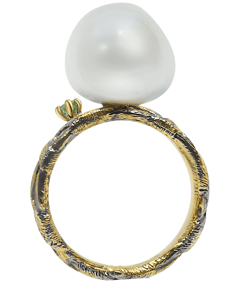 Ply Ring with White Pearl & Emerald